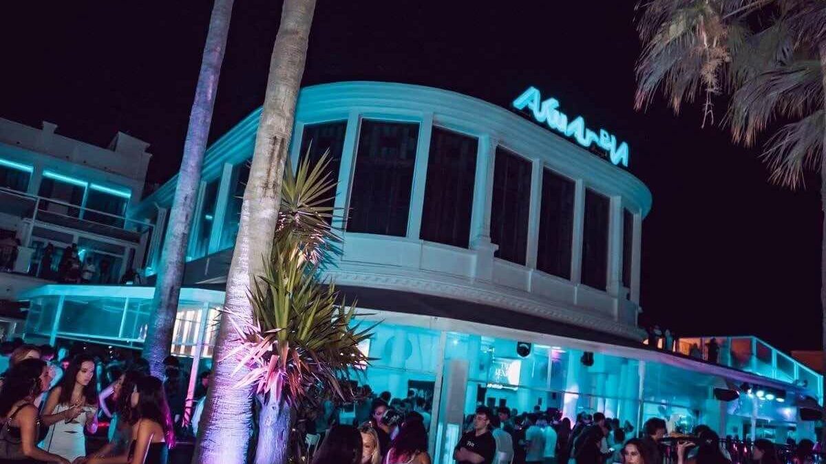 LA PLAYA CLUB